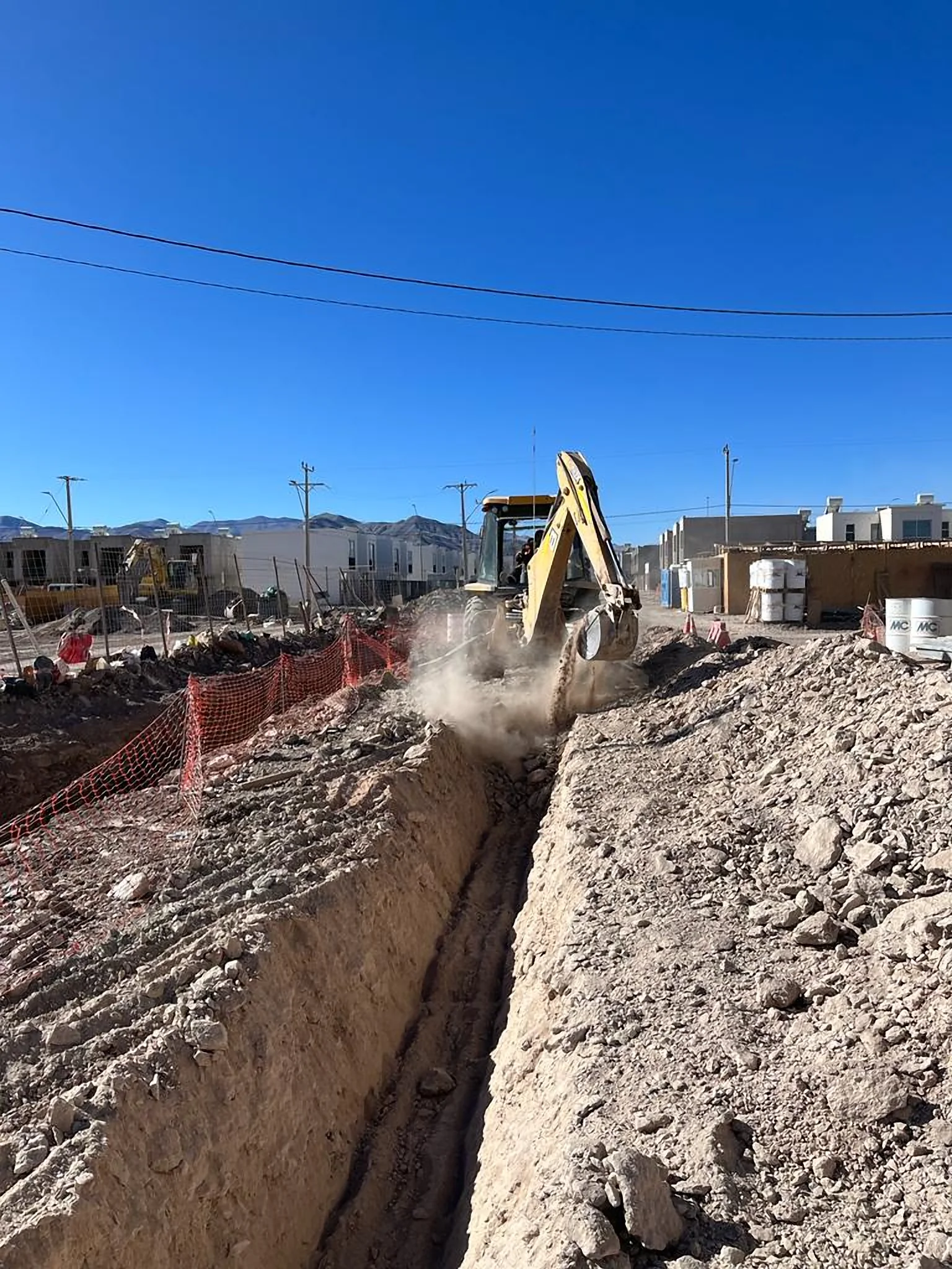 Excavación de zanja con retroexcavadora